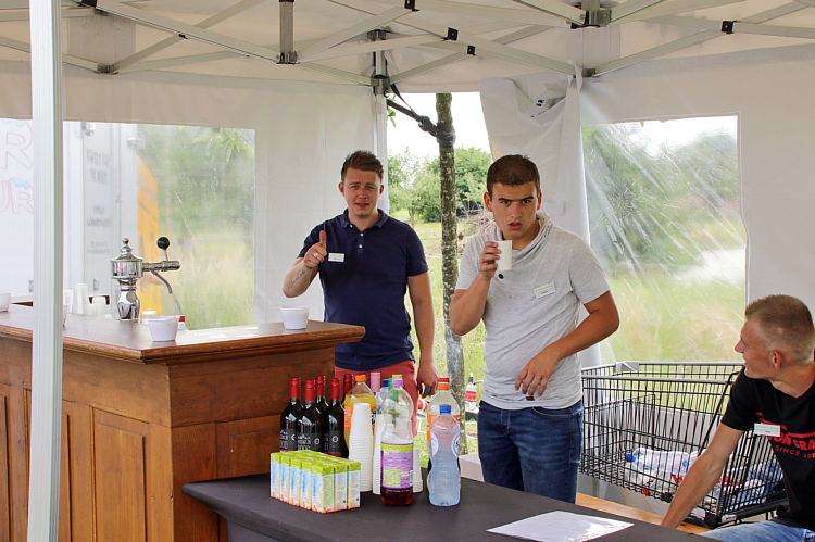 9-6-2018 - Proeverij in zomersfeer door de PLUS in Waarder_13